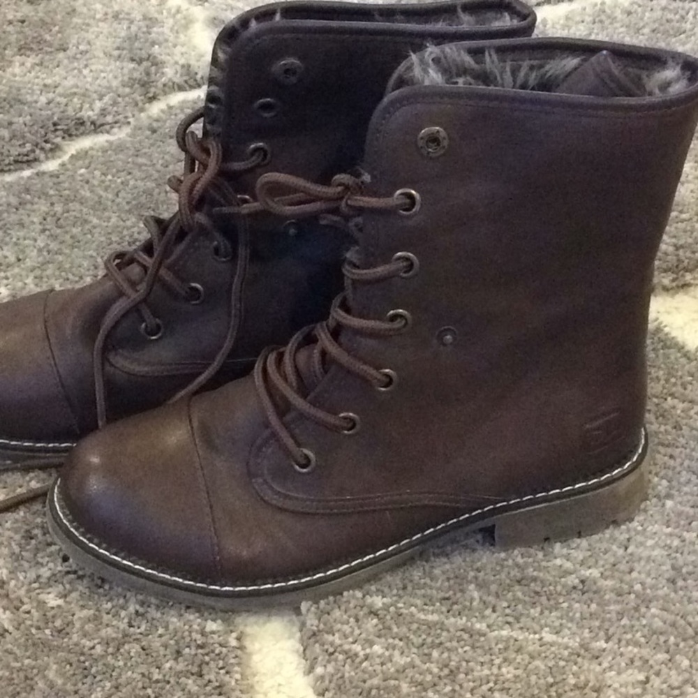 Combat boots